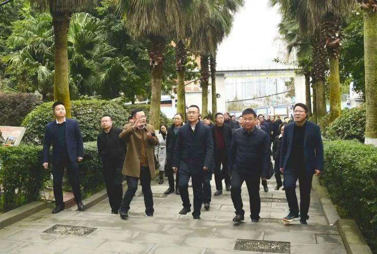 重庆市开州区教育代表团到达州中学参观交流
